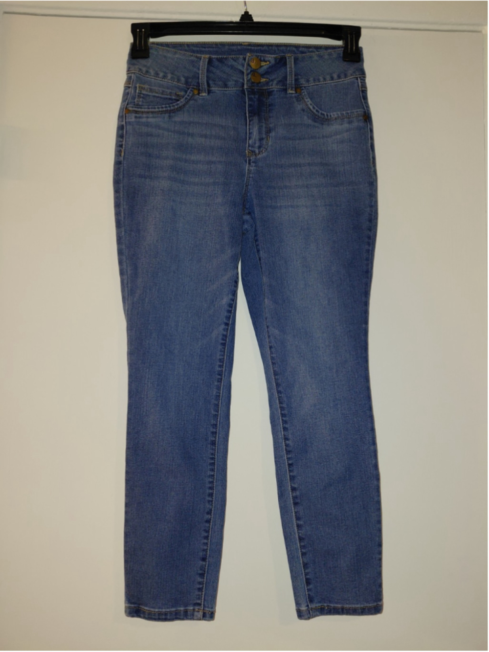 D. Jeans Women's Size 8 PETITE Blue Denim Straight Leg Jeans Mid Rise Stretch
